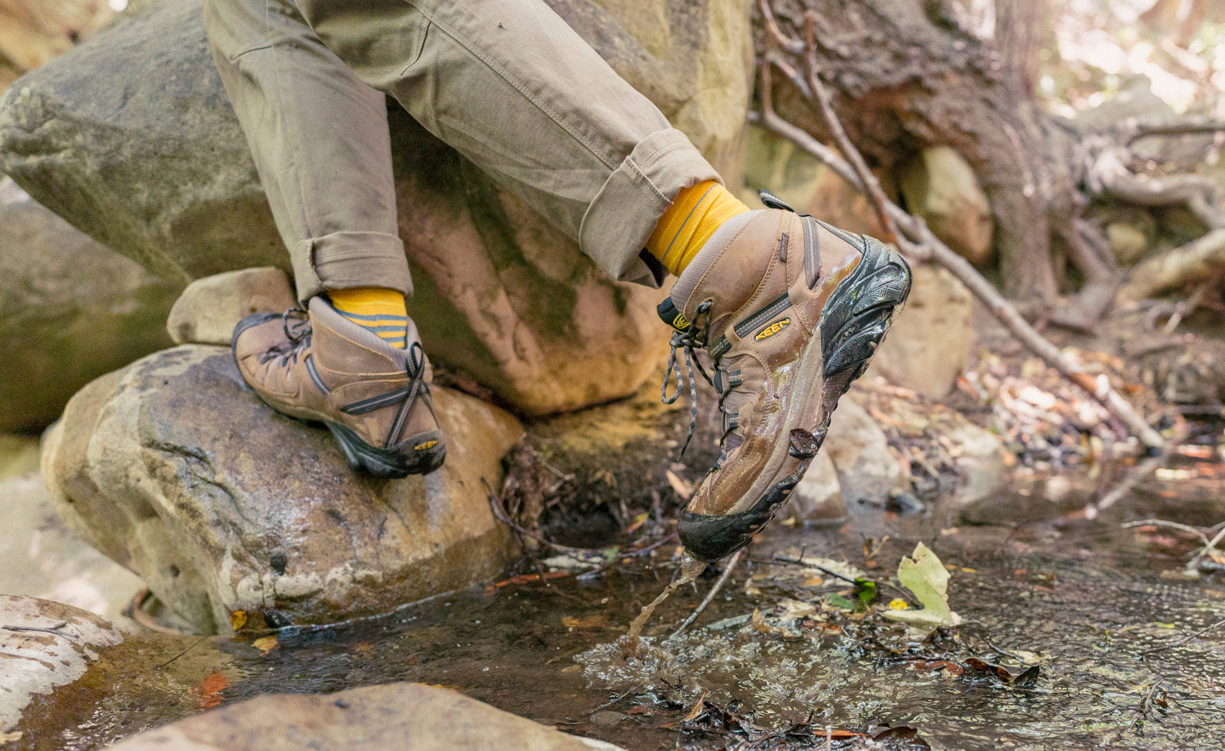 Men's Targhee II Mid Waterproof Hiking Boots | Canteen/Dark Olive - Image 6